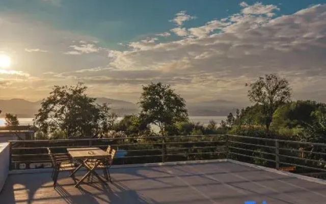 zhao ri xian yun Seaview Hotel