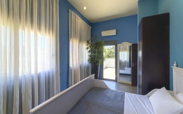 Villa Sfedami With Private Pool and Children Safet