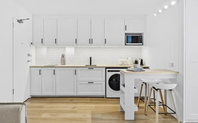 Studio3: Chic Bondi Abode With Pool & A/C