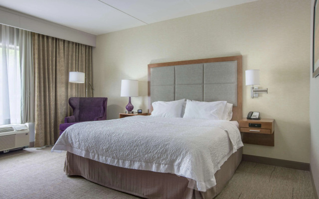 Hampton Inn & Suites Knoxville Papermill Drive