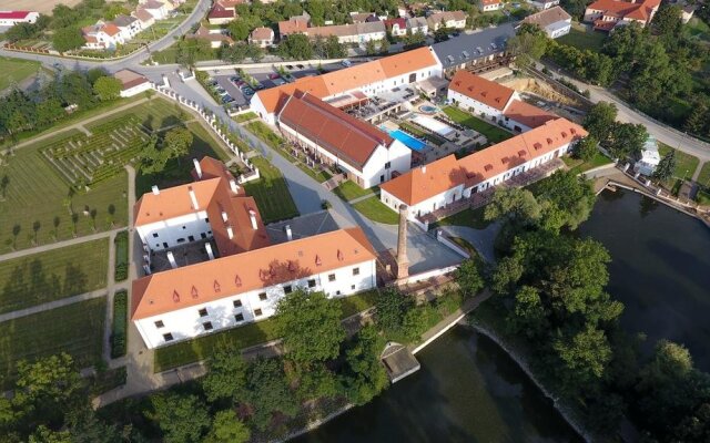 Hotel Zámek Valeč