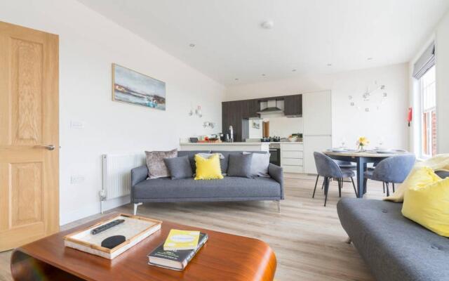⭐⭐⭐⭐⭐ Stunning Penthouse Overlooking River - 1 Bed