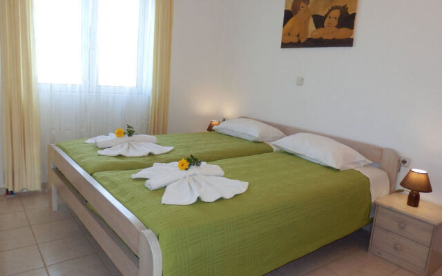 Maro Suites