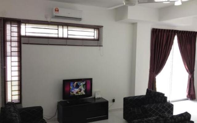 Comfort Holiday Home @ Bukit Indah