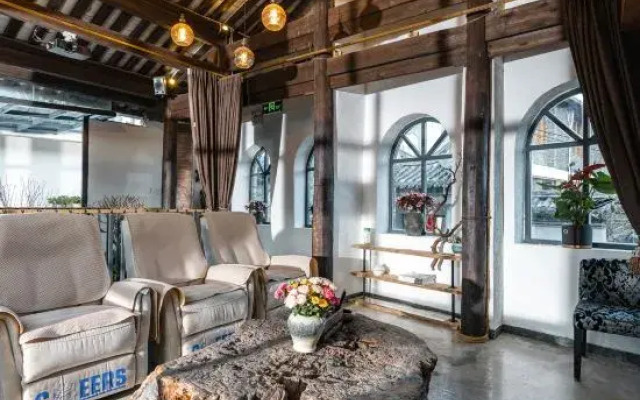 Tengchong Heshun Sufengtang Panoramic Holiday Inn