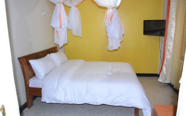 Golden Goose Hotel