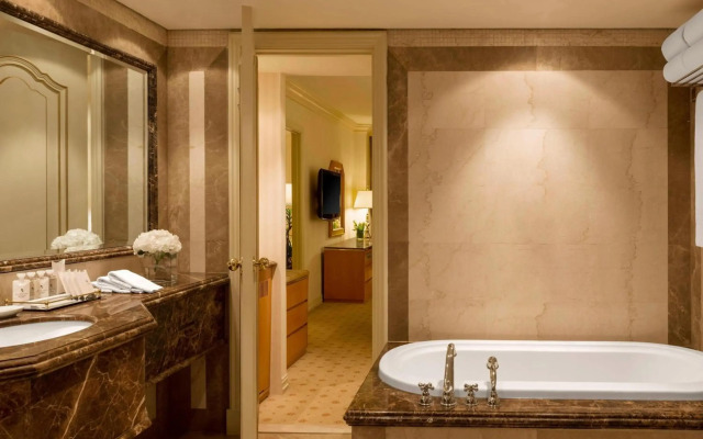 Sheraton Kuwait, A Luxury Collection Hotel, Kuwait City