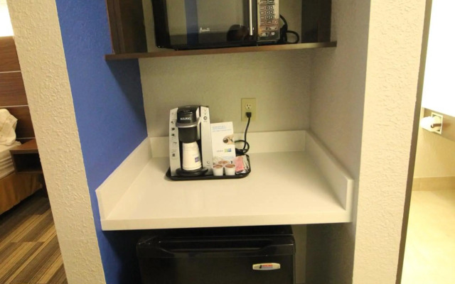 Holiday Inn Express & Suites Houston - Memorial Park Area by IHG