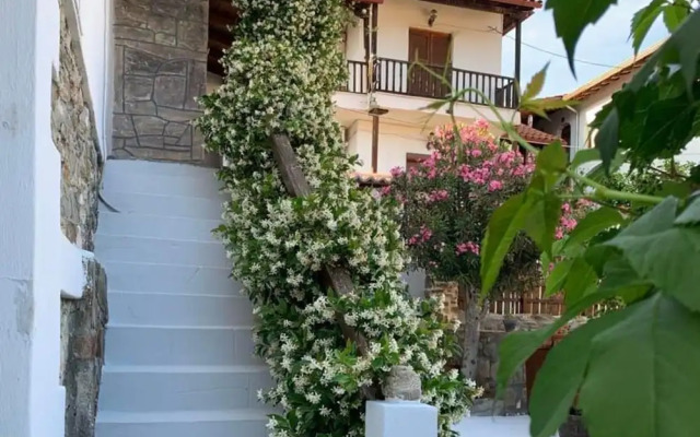 Snug Apartment in Agios Nikolaos With Garden