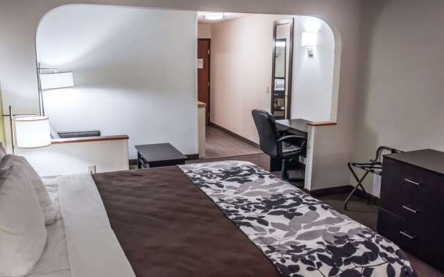 Garner Hotel Topeka West, by IHG