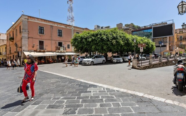 Central Apartment in Taormina Near the Sea