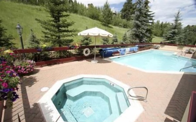 Strawberry Park Ski-in Ski-Out Condo by RedAwning