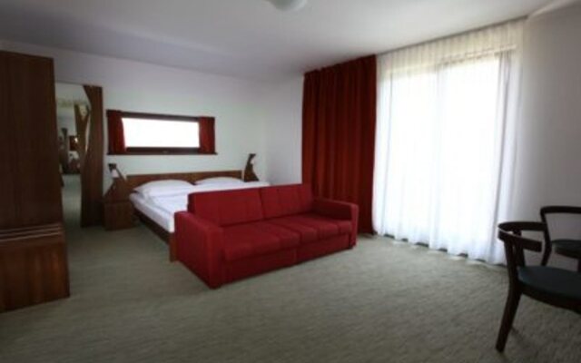 Beltine Forest Hotel