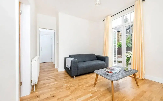 Lovely 2BR Garden Flat in Battersea