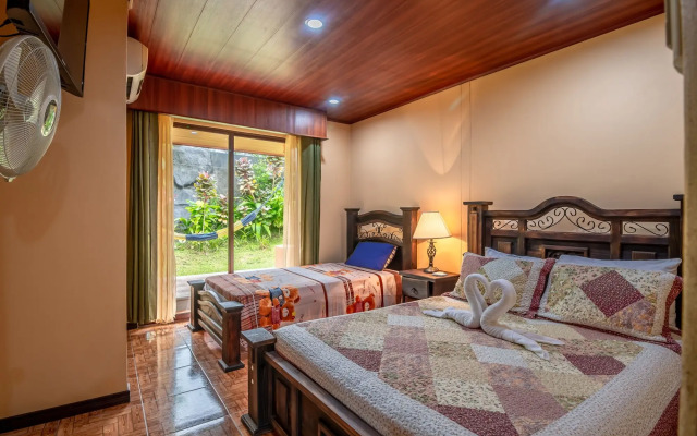 Aunty Arenal Lodge
