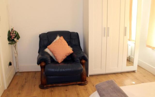 cozy rooms in London Townhouse fast links to Central