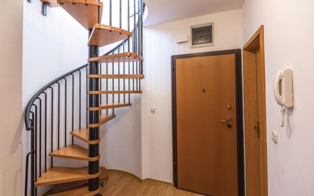 Amazing Apartment in Makarska With 5 Bedrooms and Wifi