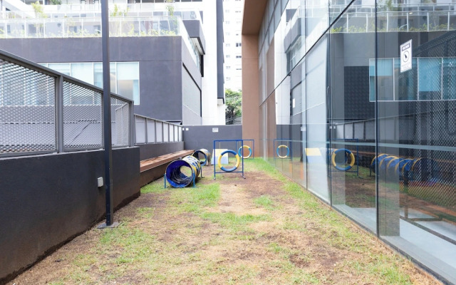 Vista incrível com piscina e AC