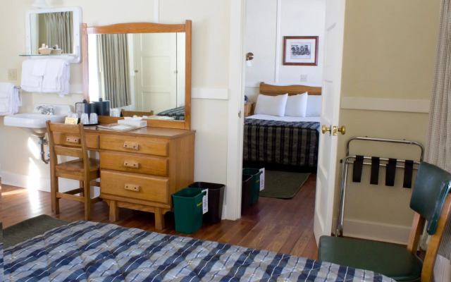 Mammoth Hot Springs & Cabins - Inside the Park