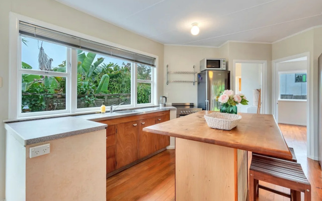 Sunny Grey Lynn Holiday Home
