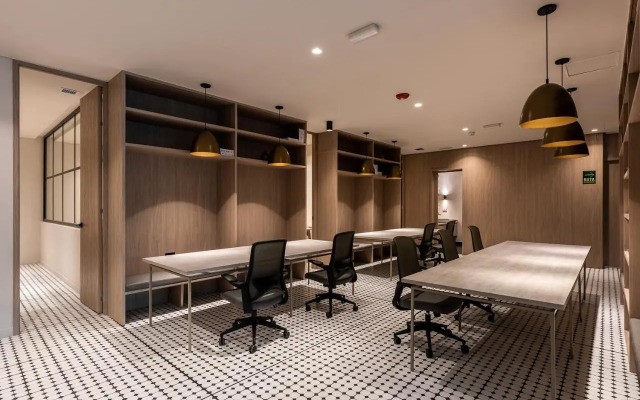 Nakúa Stay + Work