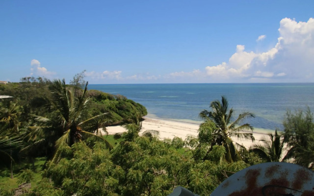 Modern Beachfront Studio Apartment B44