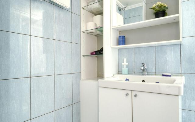 Snug apartment in Αθήνα with veranda