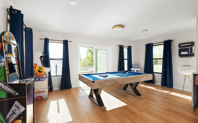 Charming Modern Retreat in Austin