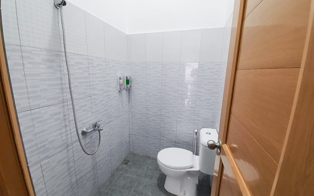 RedDoorz Syariah near Kota Cinema Mall Jatiasih