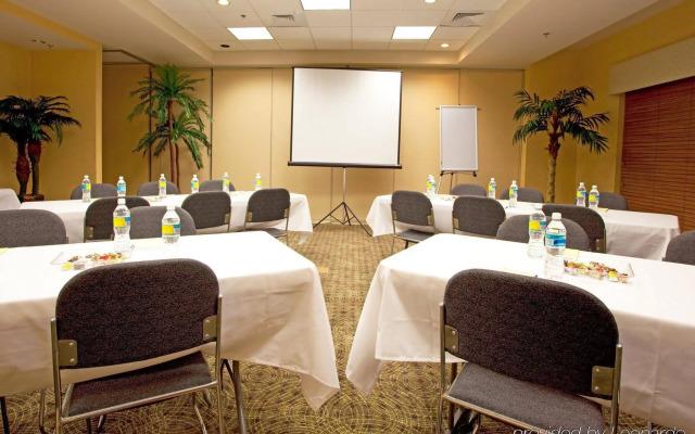 Holiday Inn Express & Suites Chaffee-Jacksonville West by IHG