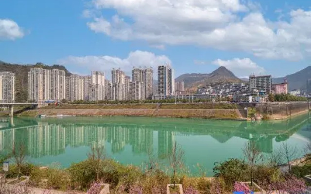 IU Hotel (Pengshui Renhe Spring store)