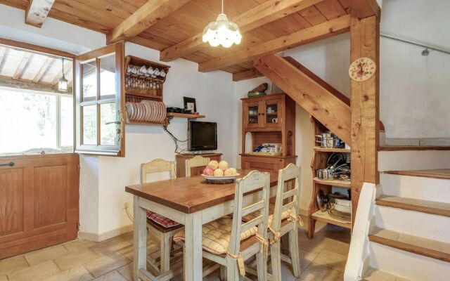18th Century, Cosy Middle House in Barjols