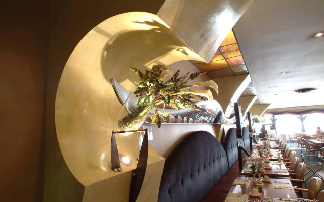 Holiday Inn Niagara Falls - By The Falls by IHG