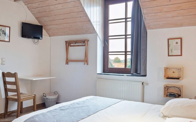 Beautifully Renovated Farmhouse for Groups, With Indoor Pool and Sauna