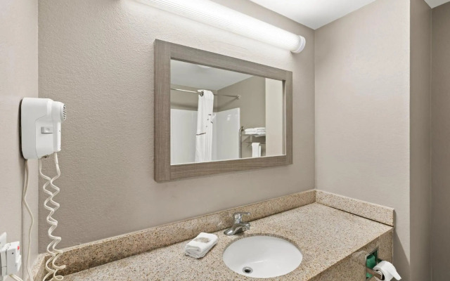 Red Roof Inn & Suites Newnan