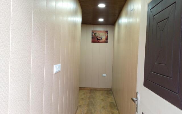 Crystal LakeView Homestay