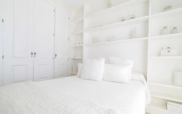SUNSET Candor Home free parking by Cadiz4Rentals