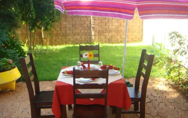 Heatherdale Guesthouse & Shuttle Services