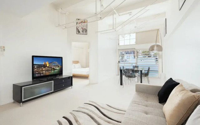 Waterfront Apt. on Sydney Harbour H390