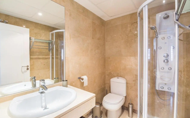 2149-Amazing groundfloor 3 bedrooms on golf, pools