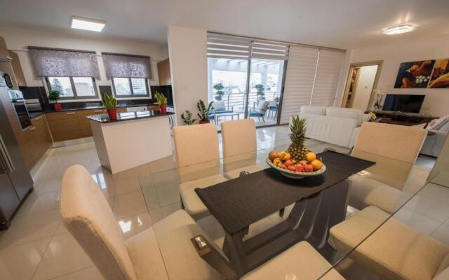 Skylight Megaron