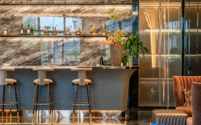 Rezen Hotel Shanghai Pudong Street（Lujiazui Riverside Center）