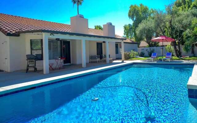 Beautiful 5-bdrm Vacation Home W/heated Pool !