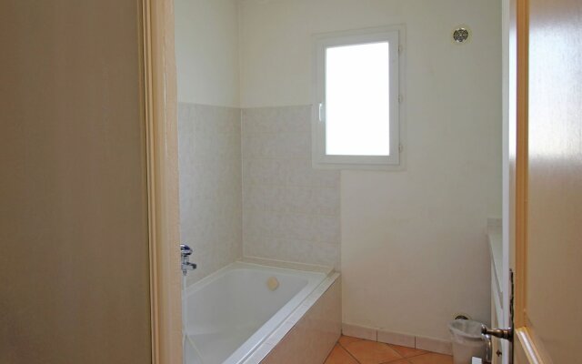 Villa With air Conditioning and Private Pool 1 km From Saint-paul-en-foret and 35 km From the sea