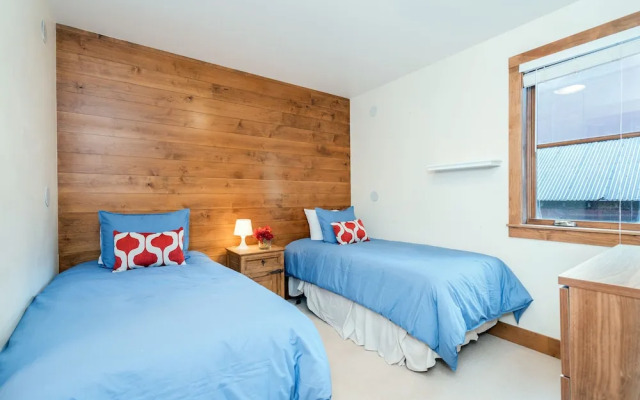Meribel Penthouse - Luxury Condominium with Penthouse Views, Heart of Downtown Telluride, Hot Tub