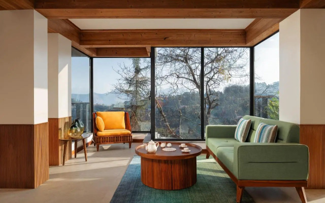 jüSTa Hollow Oak, Mussoorie