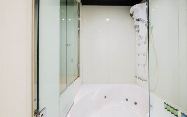 Puerta de Hierro Design Duplex II by My City Home