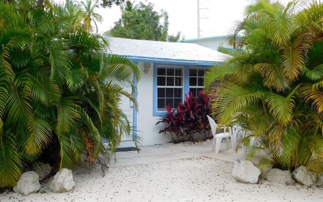 Pines & Palms Resort