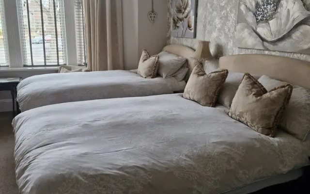 Warwick Lodge Guesthouse