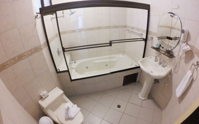 Lucky's Hotel y Casino